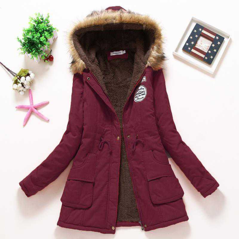 Dam vadderad vinter parka med mjuk fleece innerfoder, huva kant tillverkad av faux fur och adjustable drawstring