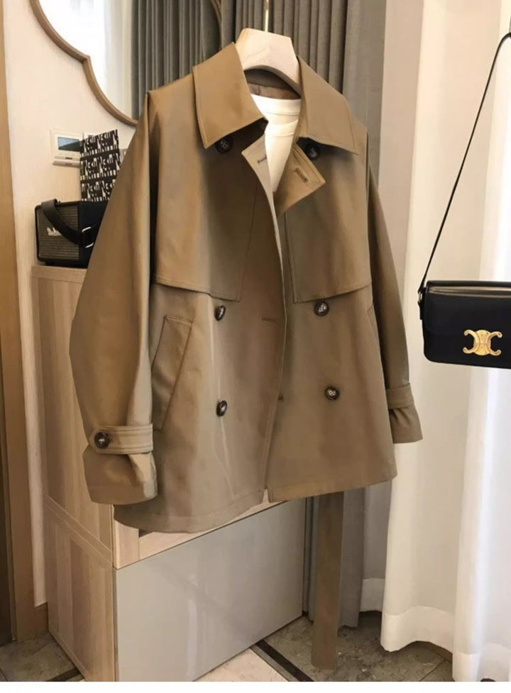 Dam kort skuren trenchcoat med Double-Breasted knappslå, Storm Flap och midjebälte