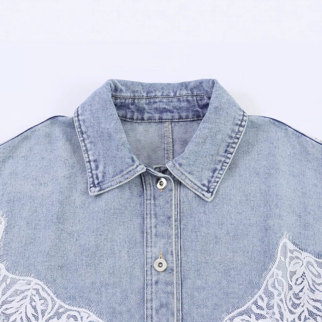 Dam Kort Skärning Denimjacka med Lace Appliqué och Oversize Kimono Ärmar