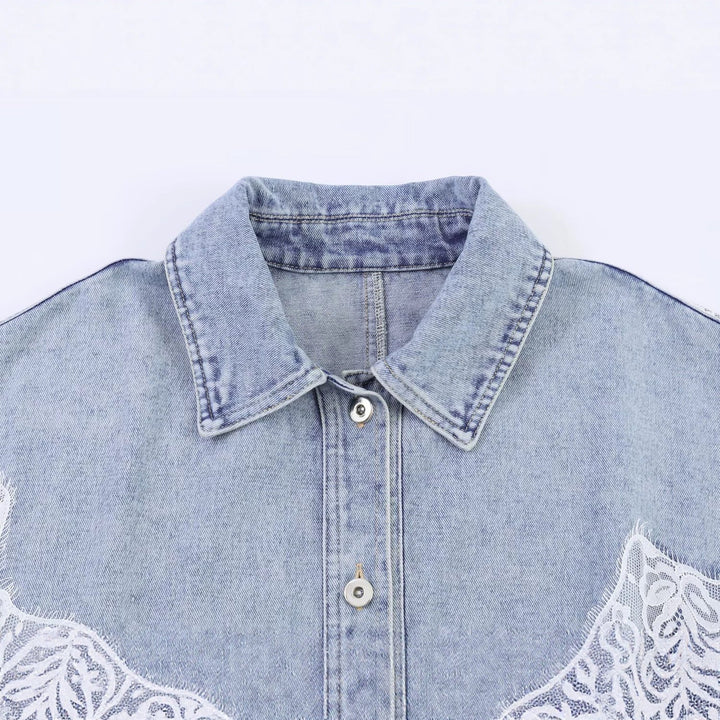 Dam Kort Skärning Denimjacka med Lace Appliqué och Oversize Kimono Ärmar