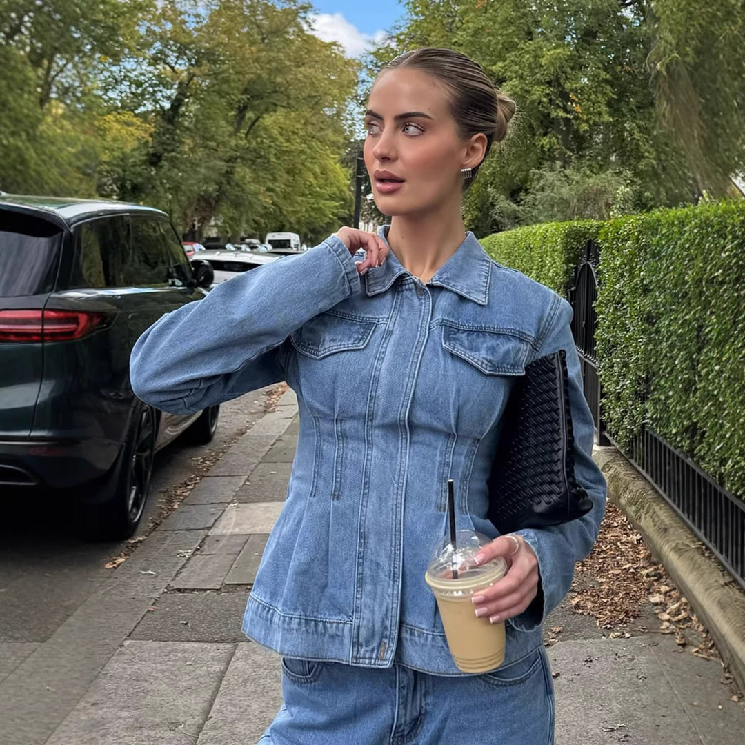 Dam figursydd jeansjacka med Contouring Darts
