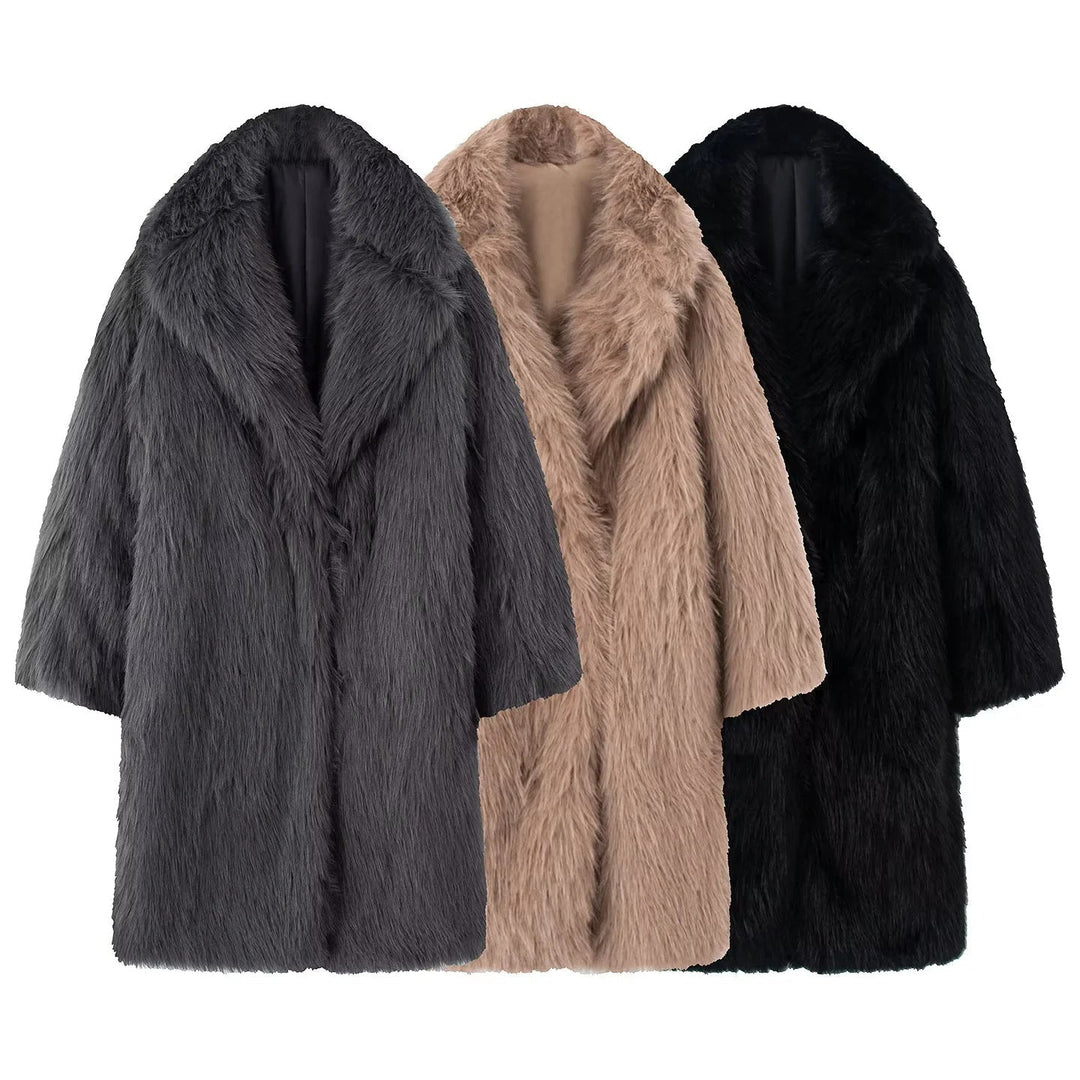 Dam longer mysig faux fur kappa med voluminous sjalkrage och oversized silhuett