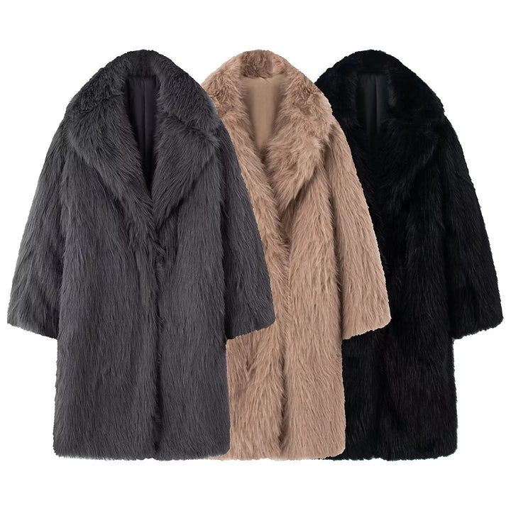 Dam longer mysig faux fur kappa med voluminous sjalkrage och oversized silhuett