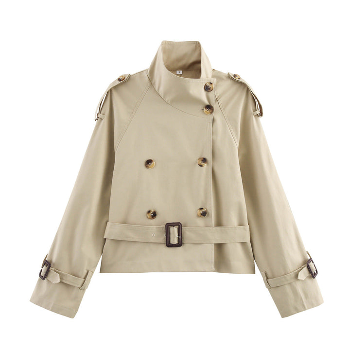 Dam kort trenchcoat med asymmetric stand krage, midjebälte och buckle cuffs