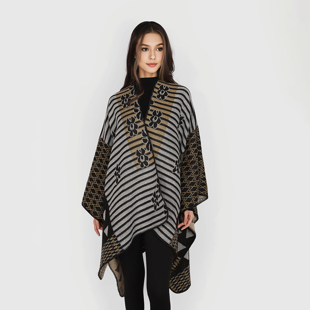 Dam Oversize Jacquard Ruana i Ethno Patchwork design