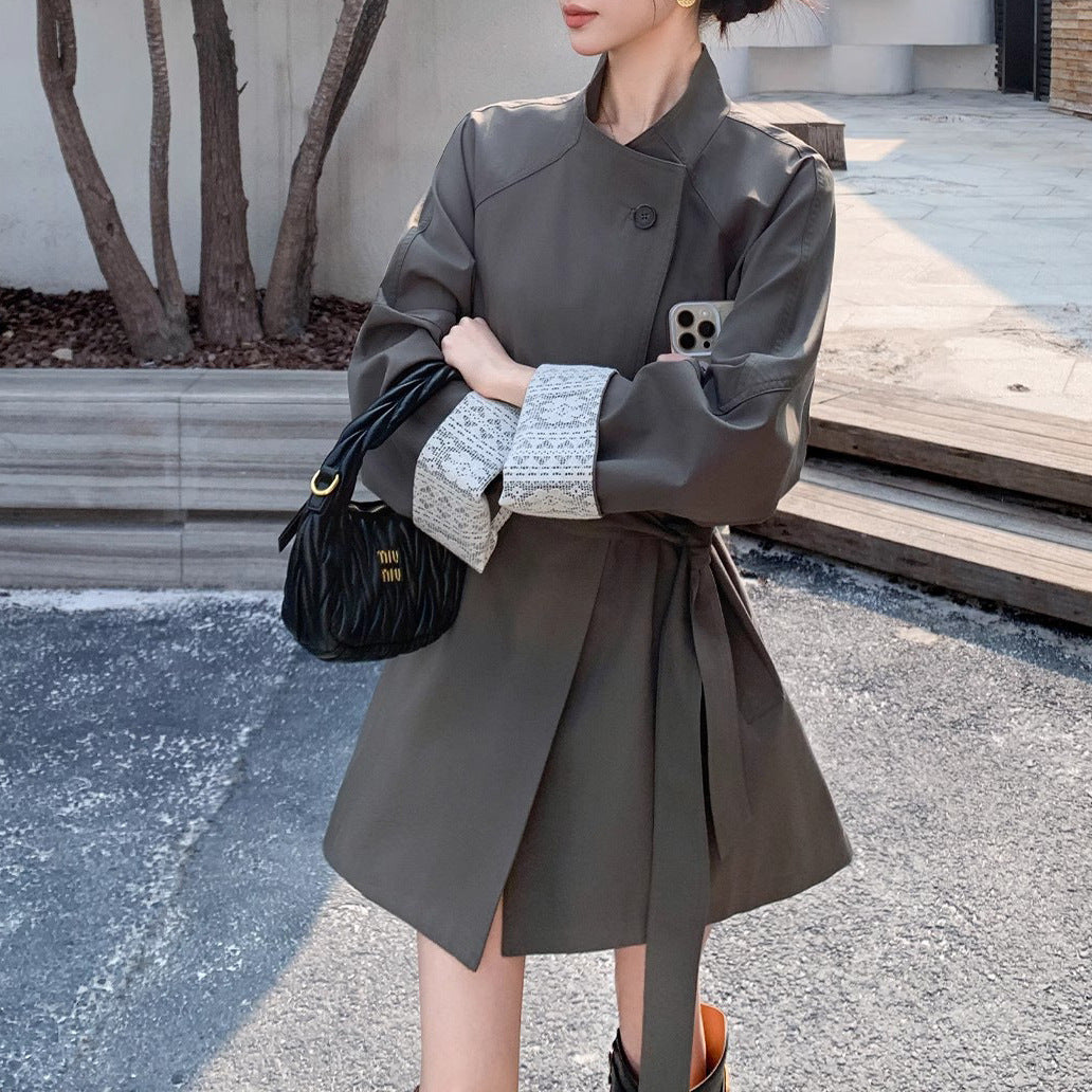 Dam elegant trenchcoat med midjebälte och kontrast ärmar
