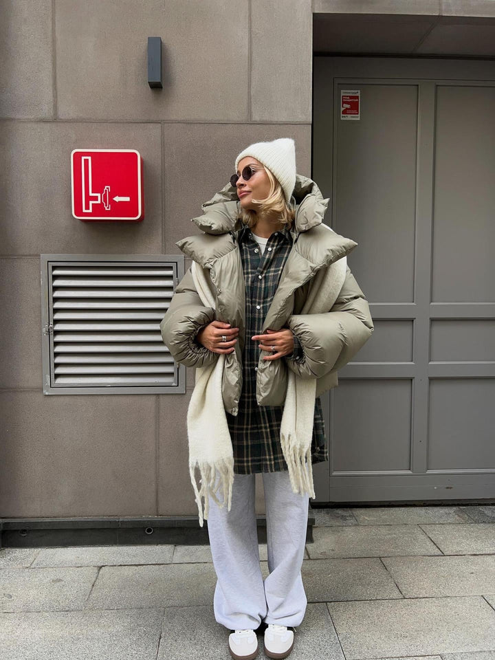 Dam extravagant oversize kviltad down jacka med extra voluminous huva