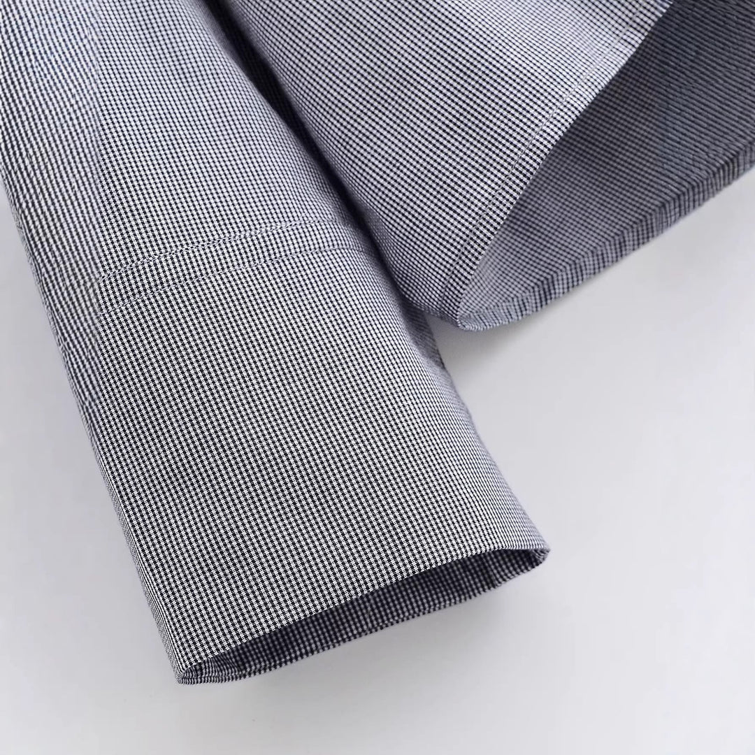 Dam lätt oversize skjortjacka med hög funnel krage och asymmetrical knappslå
