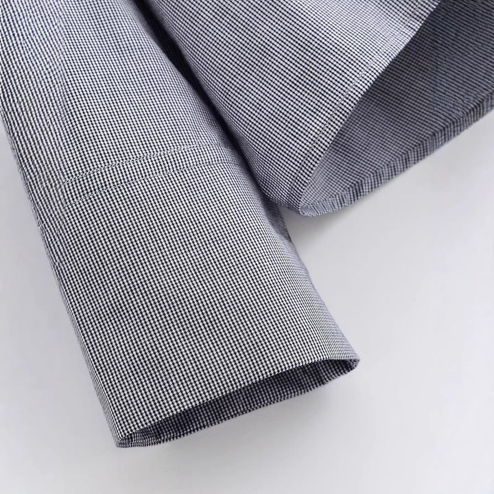 Dam lätt oversize skjortjacka med hög funnel krage och asymmetrical knappslå
