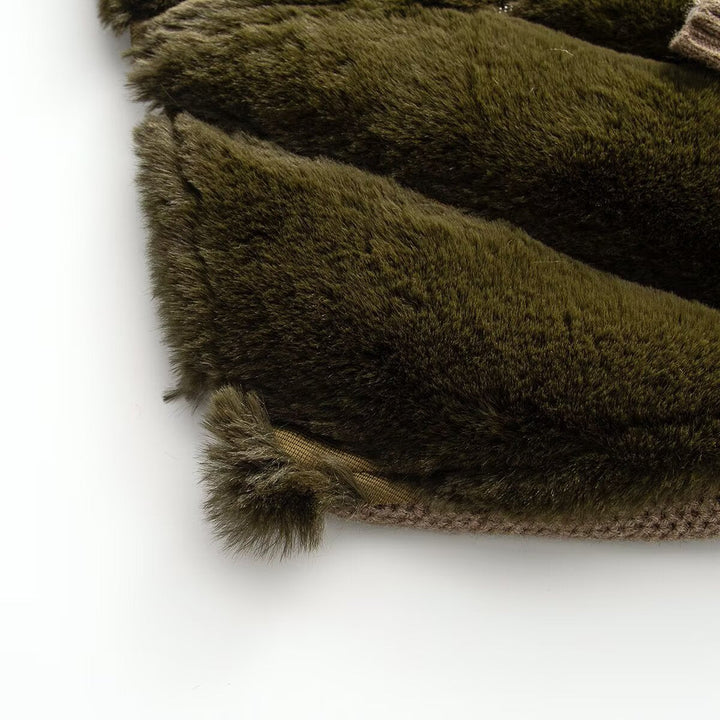 Dam kort jacka med Faux Fur Insert, Chunky Knitted ärmar och ståkrage