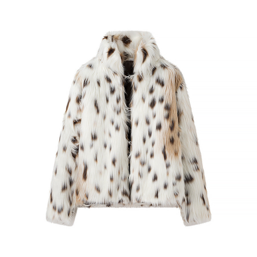 Dam kort fur jacka gjord faux fur med leopard tryck och boxy silhuett