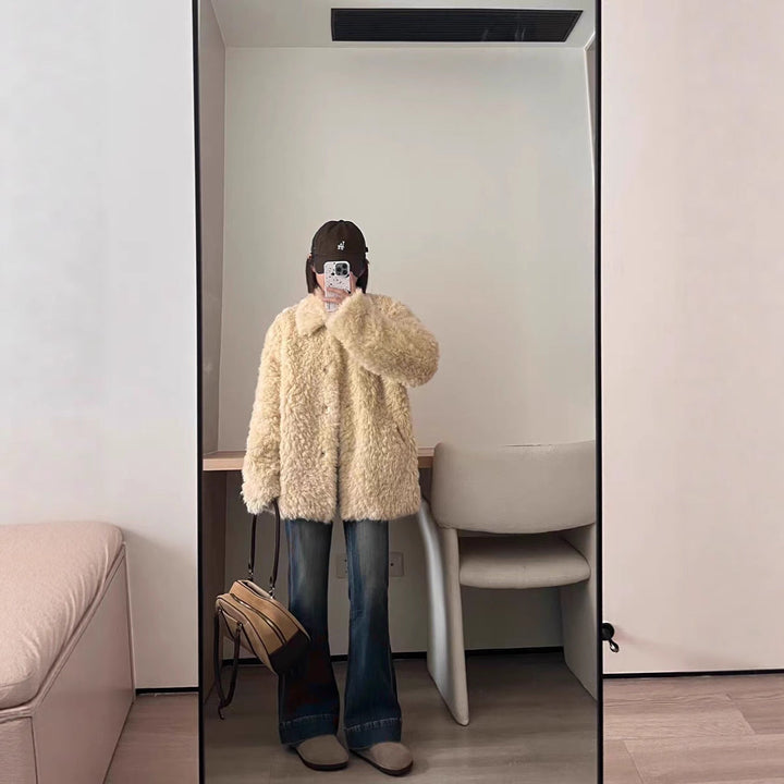 Dam teddy kappa gjord faux fur med oversize skärning och sidofickor