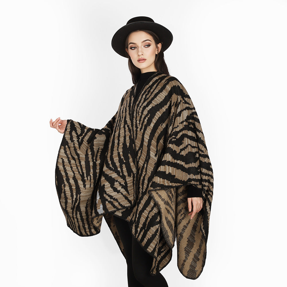 Dam Rectangular Ruana-Overlay med Extravagant Animal-Jacquard och Open Draping
