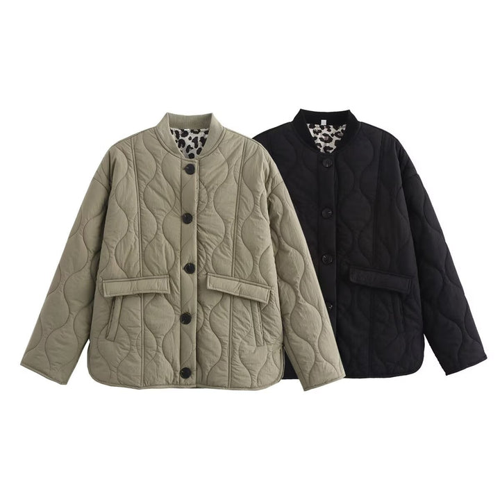 Dam Quiltad Kort Jacka med Round Neckline, Dekorativ Knapp Knäppning och Lock Fickor