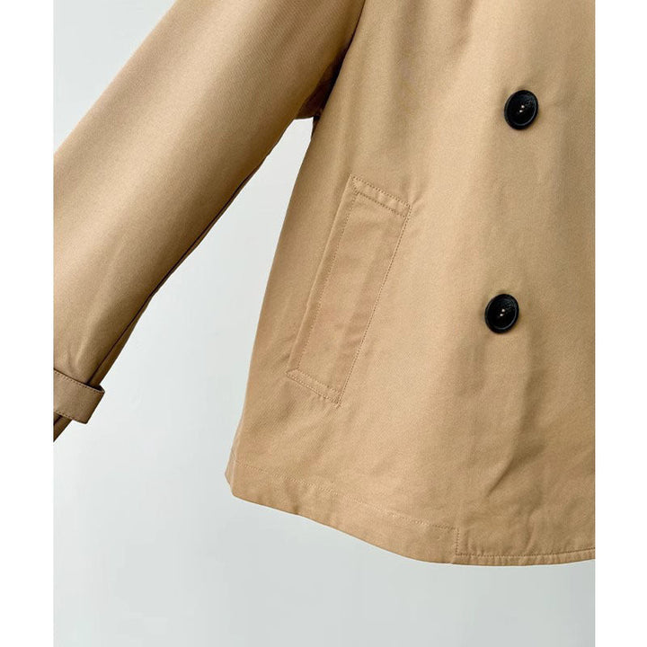 Dam modern och Modifiable trenchcoat