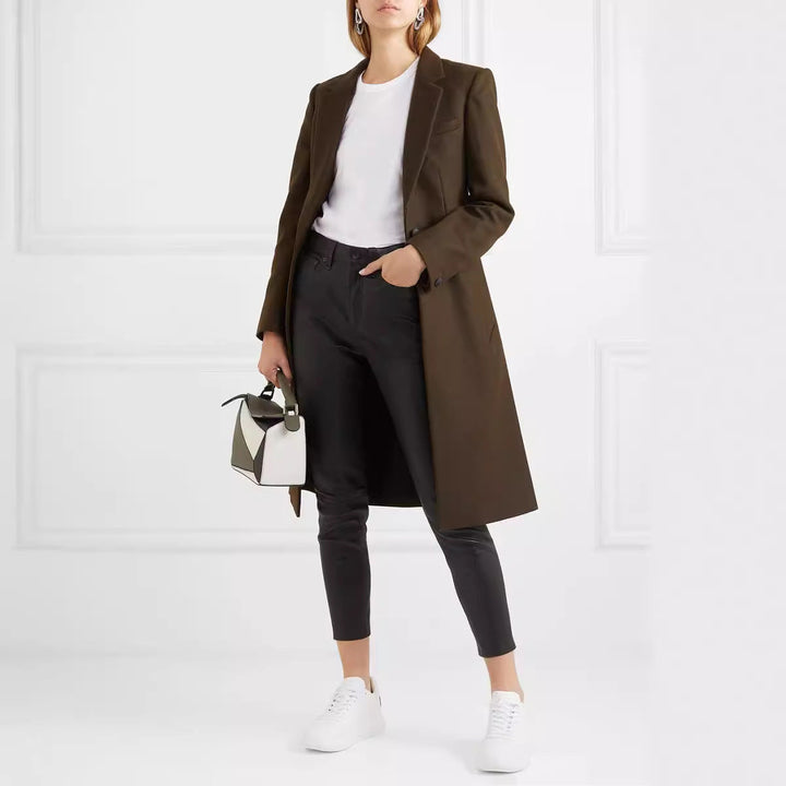 Dam lång kappa in sleek tailoring med narrow silhuett