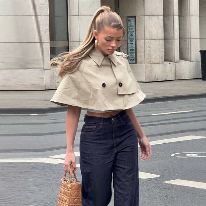 Dam Kort Cape Trench med Double-Breasted Knappar och Shoulder Flaps