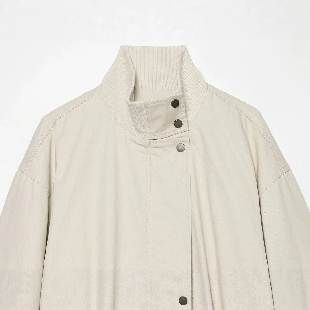 Dam Boxig Kort Blouson med Hög Ribbed Stå Krage och Drawstring Nederkant