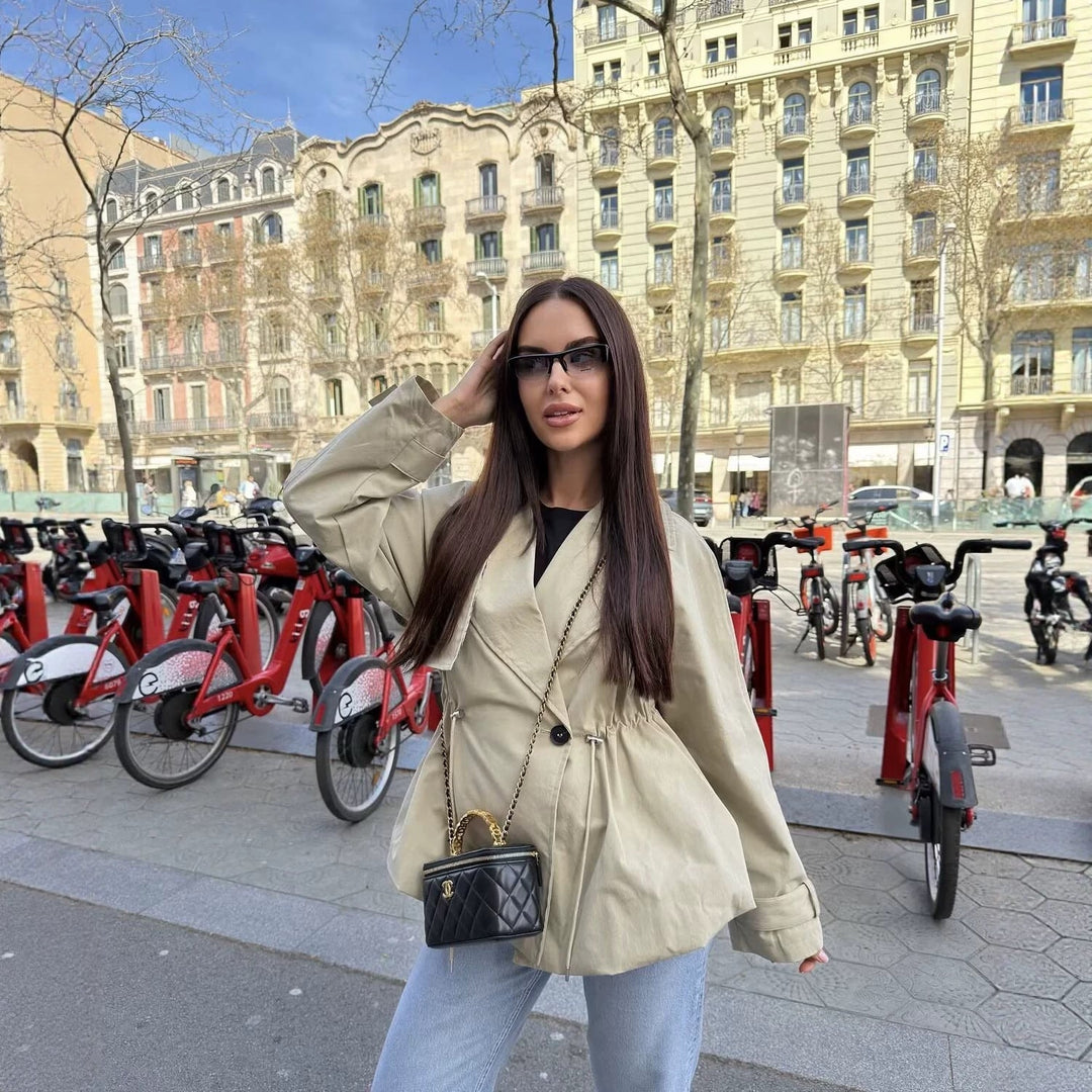 Dam Kort Övergångsjacka med Drawstring Waist, Wide Lapel och Checked Foder