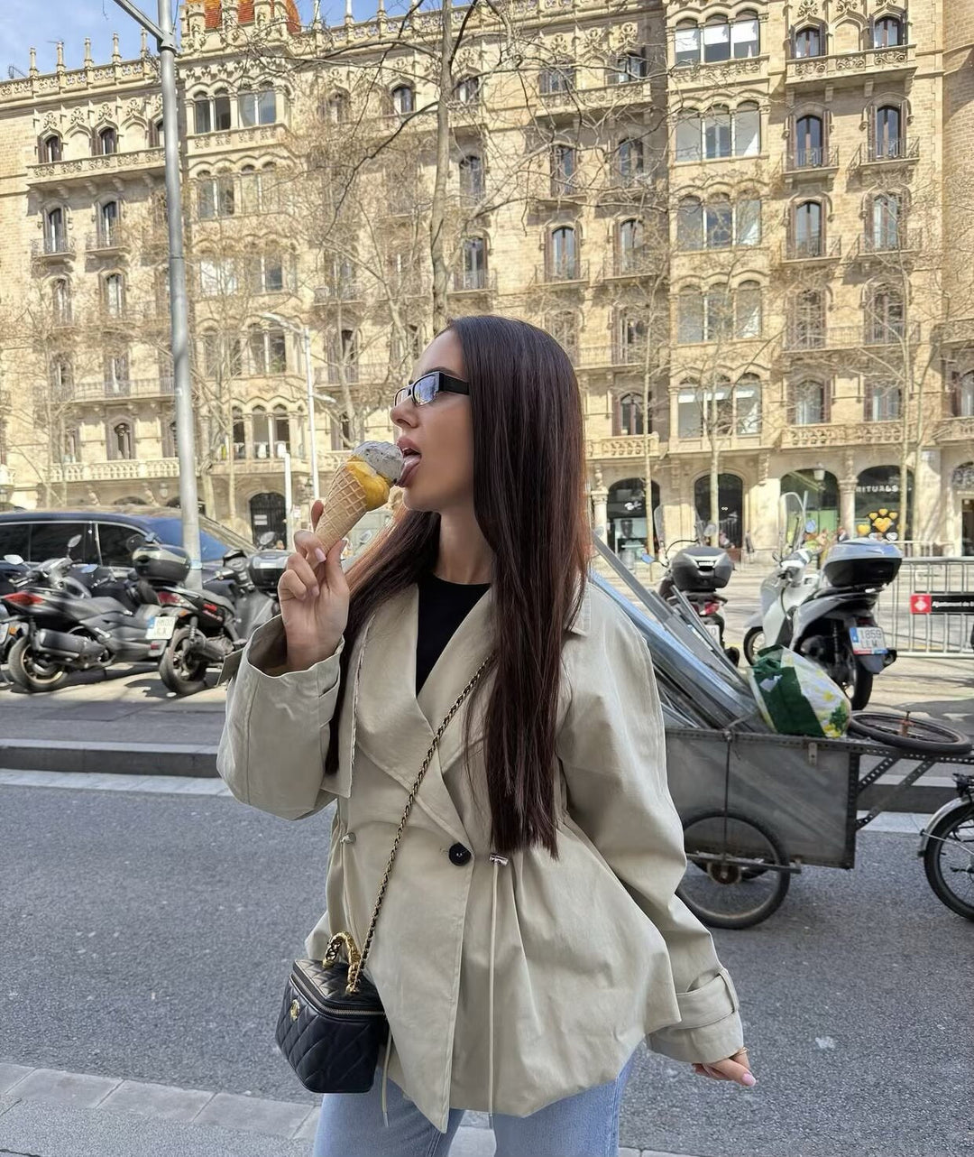 Dam Kort Trenchcoat i Boxig Skärning med Drawstring Waist och Oversize Muddar