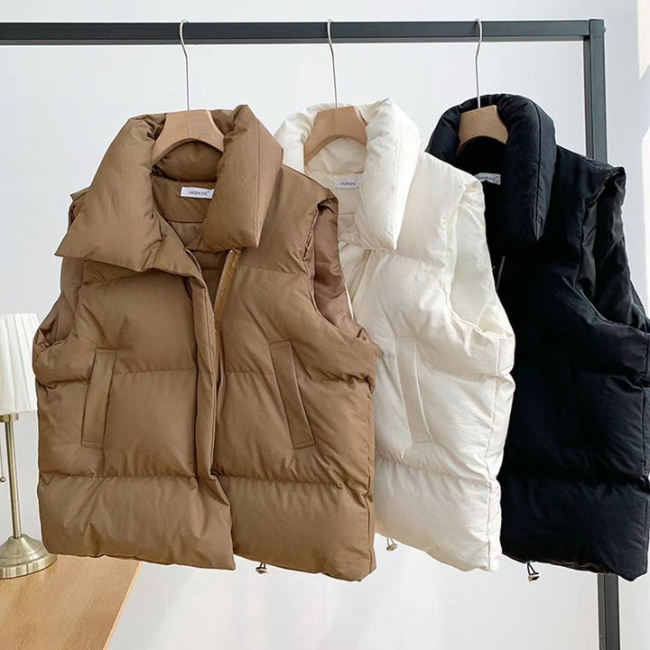 Dam kort vadderad quiltad väst med high sjalkrage och adjustable drawstring fåll