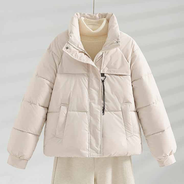 Dam non-kort vadderad boxy jacka med high ståkrage, drawstring chest closure, och slanted flap fickor