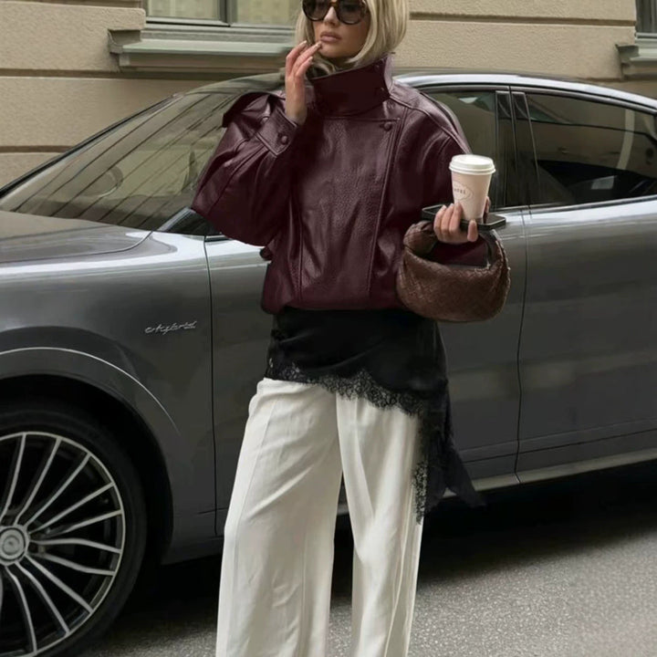 Dam kort läder blouson med hög ståkrage, boxy silhuett, och voluminous ärmar