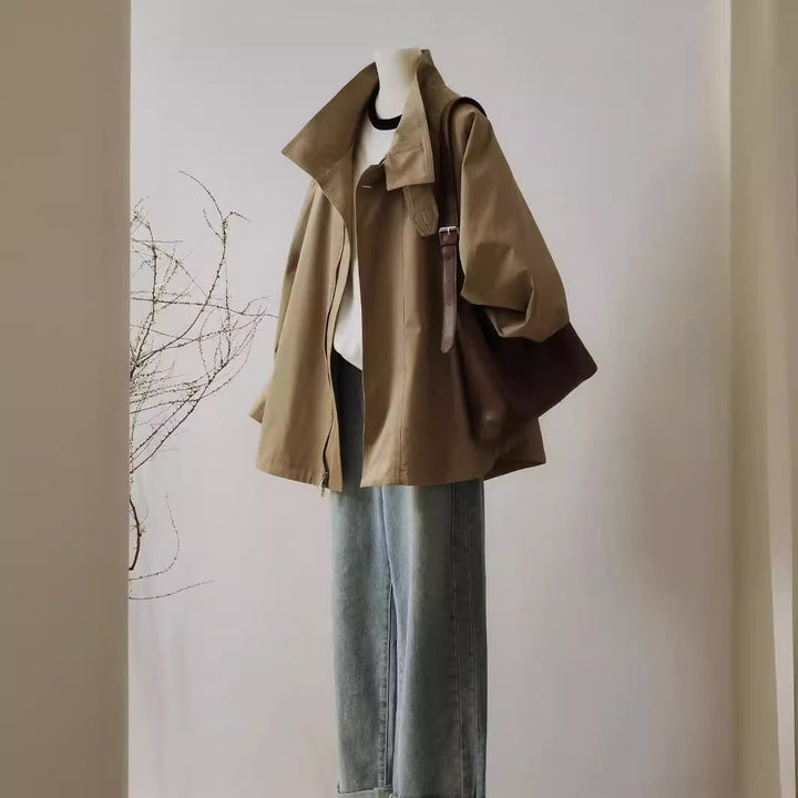 Dam trench-inspired kort jacka med oversize silhuett, stand krage, och dold dragkedja
