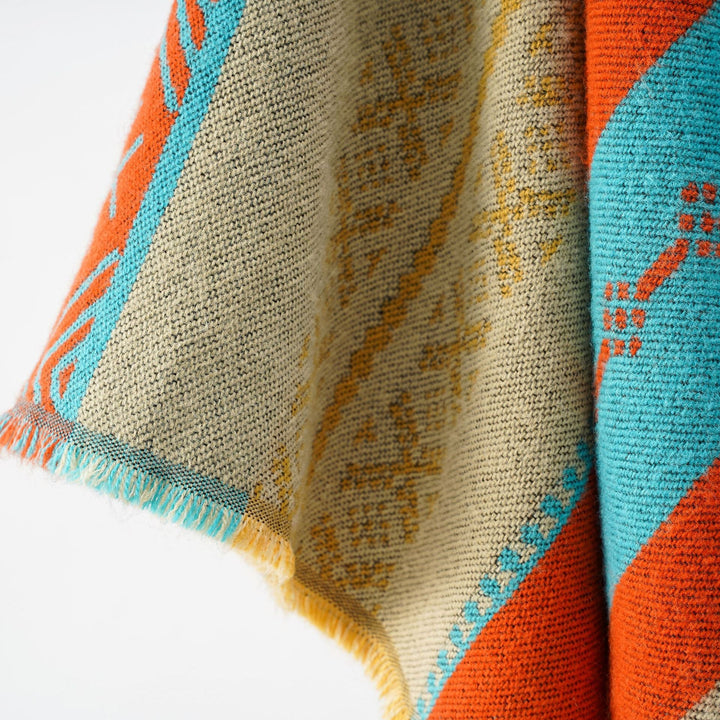 Dam Structured Web Cape i Ethno-Jacquard med fransfåll