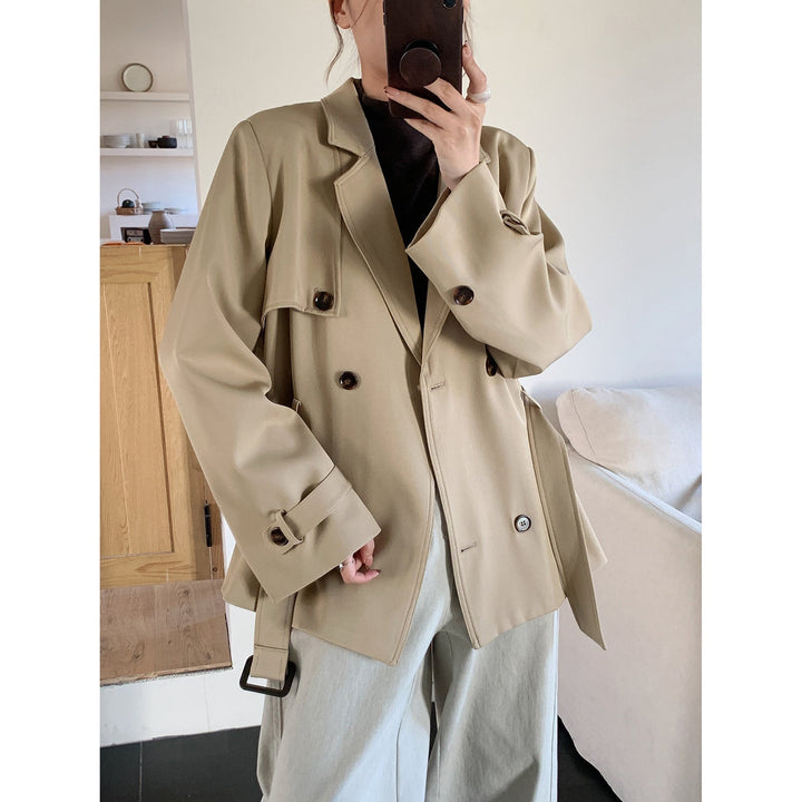 Dam kort trenchcoat in oversize skärning med double row och knytband