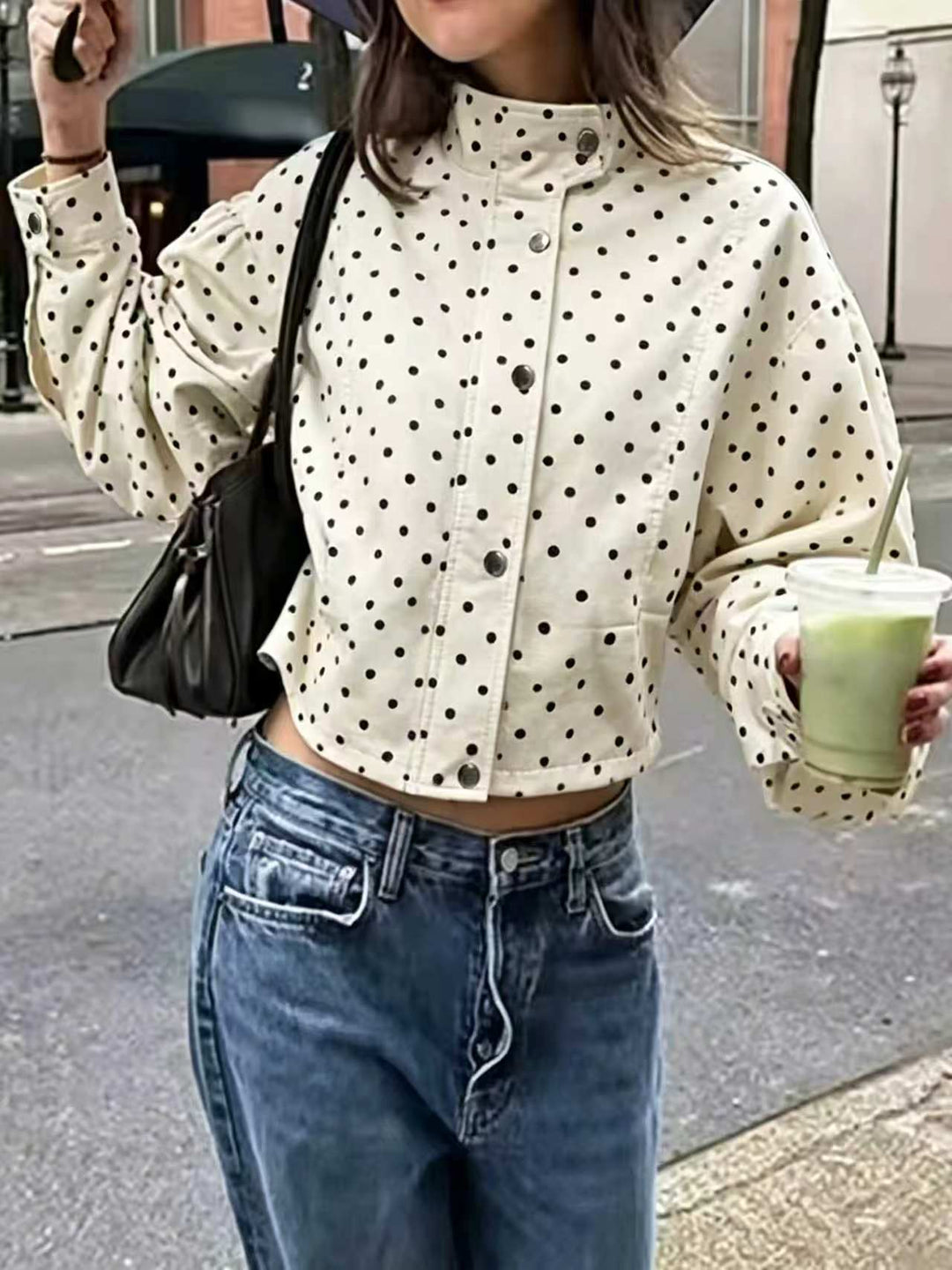 Dam Polka Dot Cropped jacka med Stand krage, Balloon ärmar, och Snap knappar