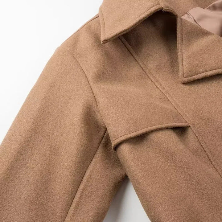 Dam longer figursydd trenchcoat med sjalkrage, tied bälte och decorative Vienna seams