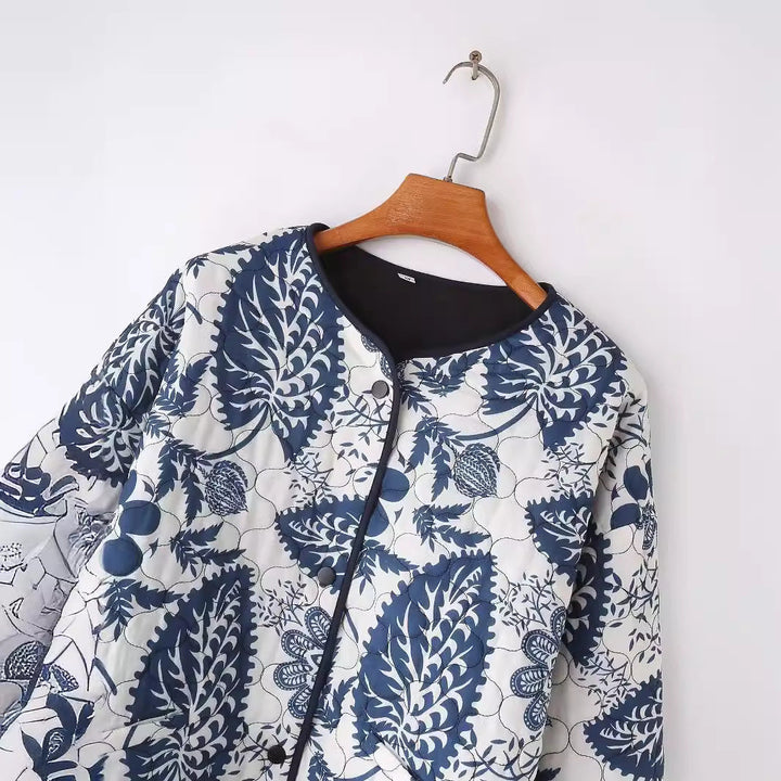 Dam non-quiltad kort jacka i kimono stil med floral quiltad mönster