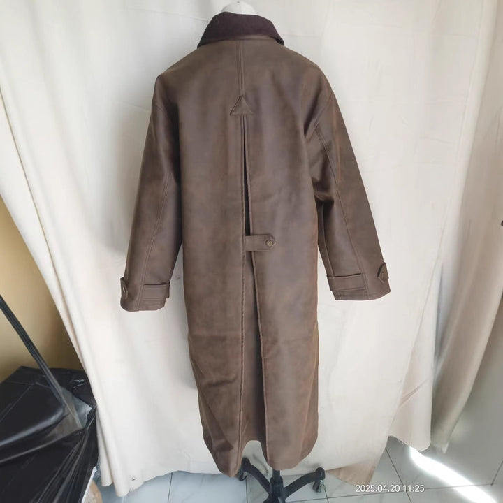 Dam extra lång oversized konstläder kappa med adjustable krage strap, snap button front, flap fickor, och vida ärmar