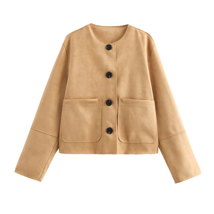 Dam kort boxy jacka tillverkad av mjuk mocka imitation med round neckline och patch framfickor
