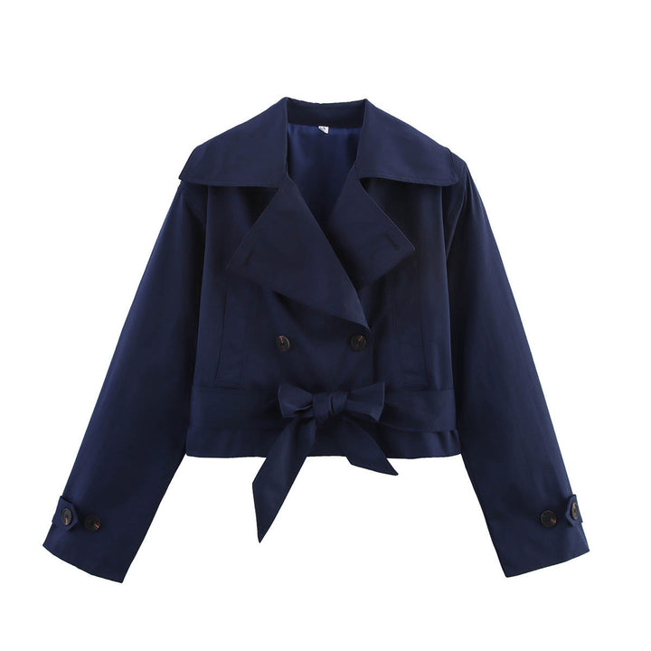 Dam Kort Trenchcoat med Wide Lapels, Waist Belt och Double Knapp Row