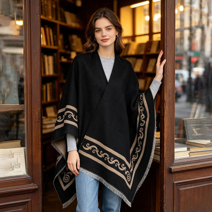 Dam Oversize Cape med Geometric Jacquard och fransfåll