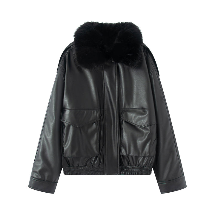 Dam figurnära konstläder blouson med voluminous fuskpälskrage och flap fickor