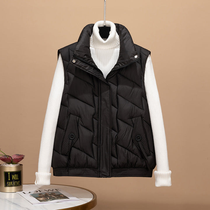 Dam sleeveless thermo quiltad väst med ergonomic square quiltning, high ståkrage, och decorative pocket flaps