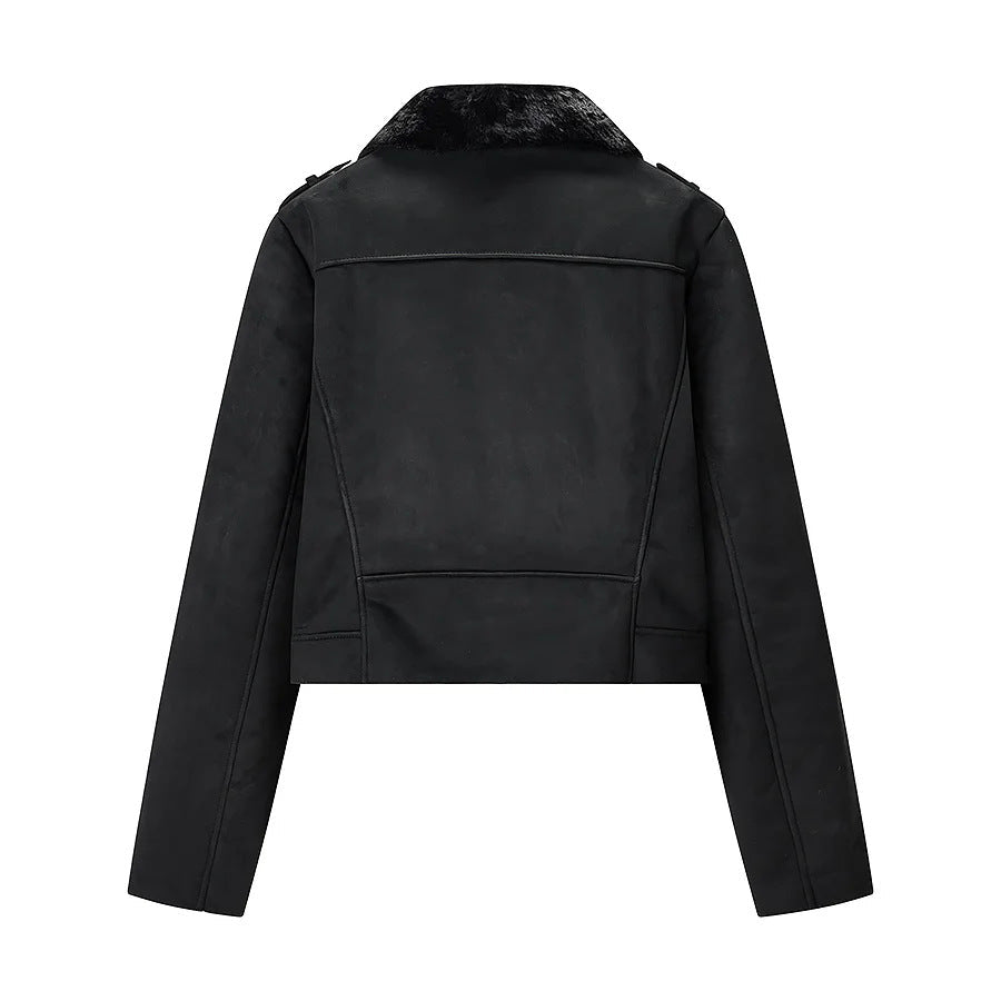 Dam kort bikerjacka tillverkad av mocka imitation med teddy foder och asymmetric metal dragkedja