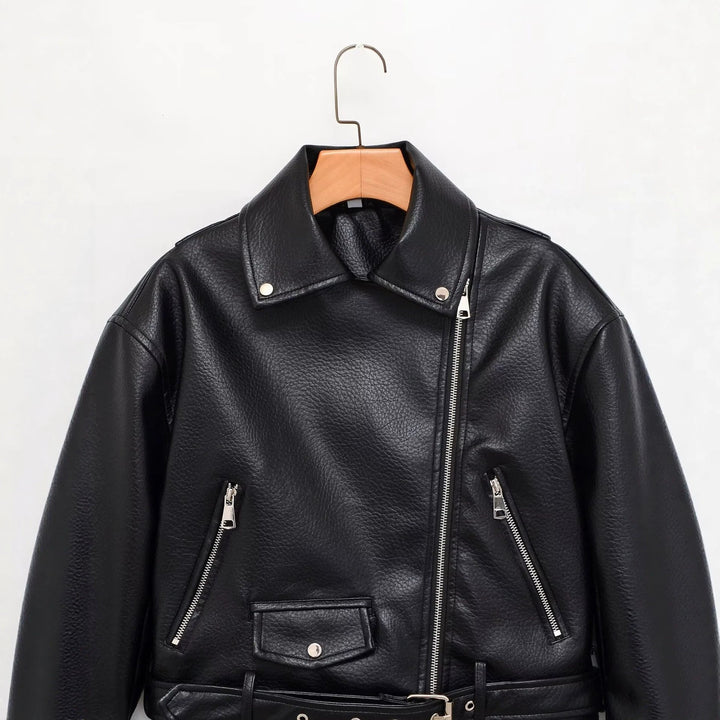 Dam Bikerjacka Tillverkad av Vegansk Läder Imitation med Asymmetrisk Dragkedja och Waist Belt