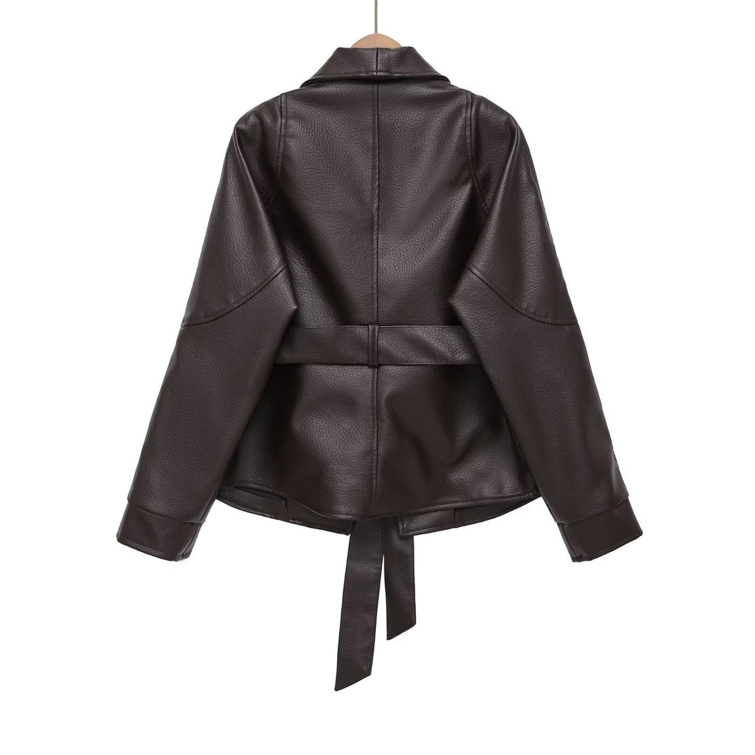 Dam kort jacka gjord vegan läderlook med midjebälte och shawl krage