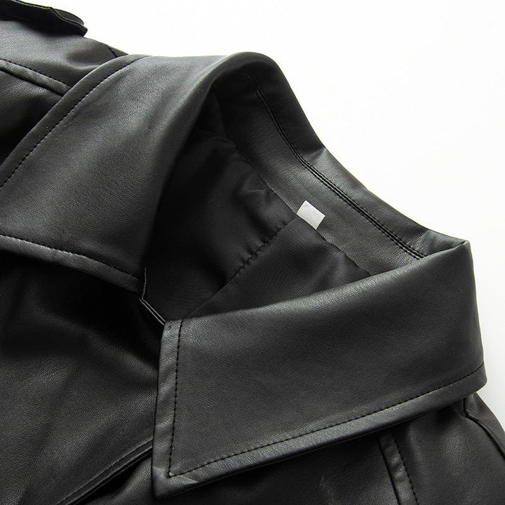 Dam kort-skärning trench-stil konstläderjacka med tie bälte och axel patches