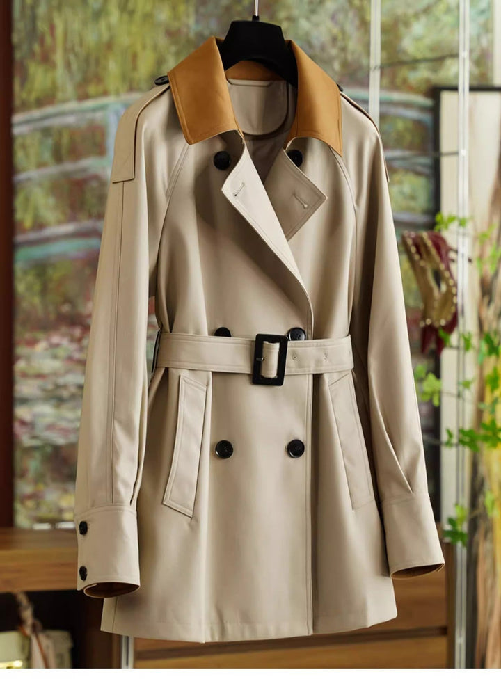 Dam elegantly skräddad trenchcoat med a belted midja