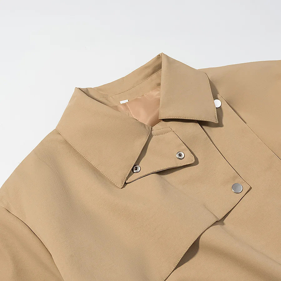 Dam figursydd trench parka med tie bälte, asymmetrical flap och stor påsydda fickor