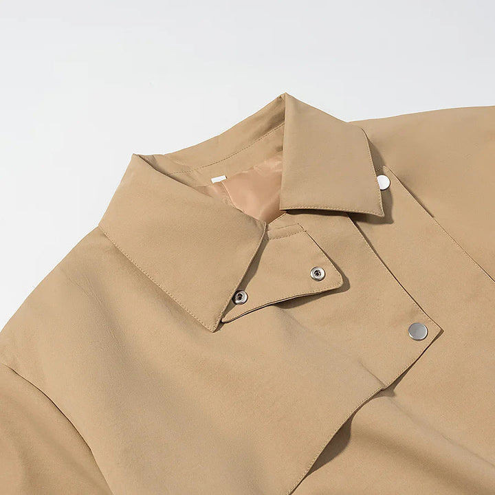 Dam figursydd trench parka med tie bälte, asymmetrical flap och stor påsydda fickor