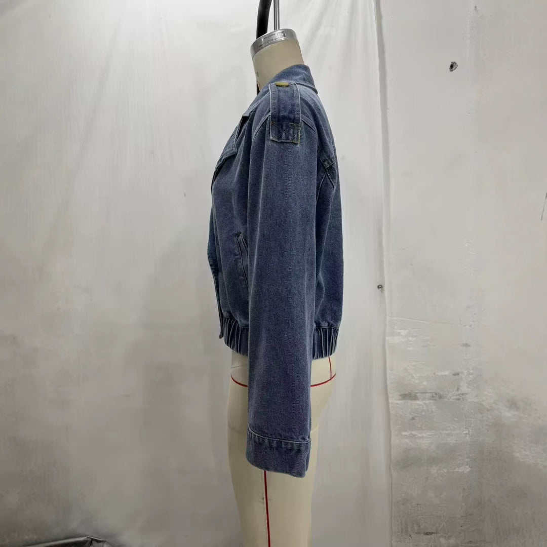 Dam Kort Denimjacka i Trench Stil med Double-Breasted Knapp Knäppning och Epaulettes