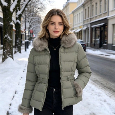 Dam kort skräddad vinter kviltad jacka med removable faux fur krage, tonal midja straps och dold två-way dragkedja