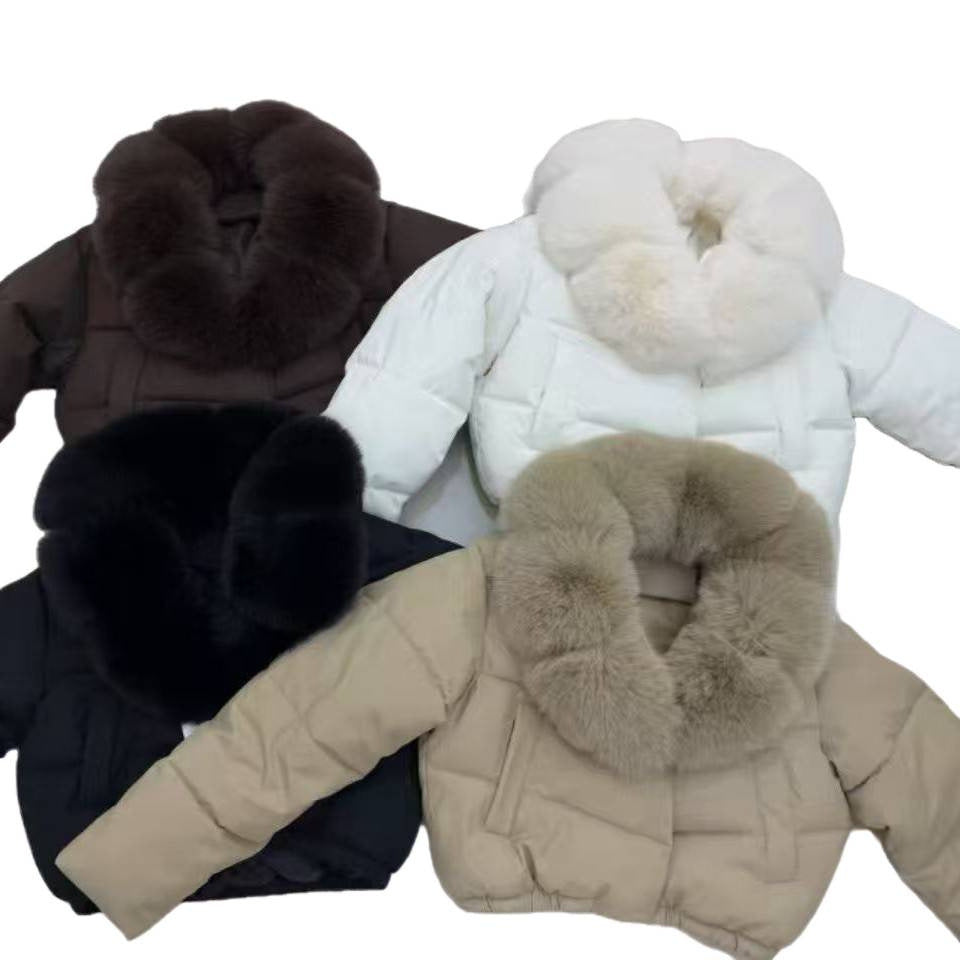 Dam kort kviltad kort pufferjacka med voluminous faux fur krage