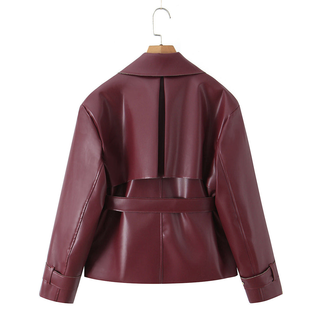 Dam skräddad kort trenchcoat med knytband och cape detail in vegan läderlook